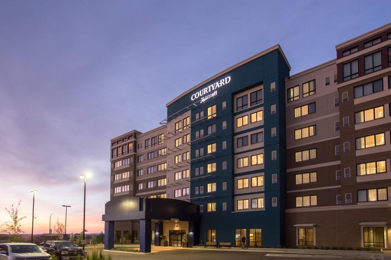 Courtyard By Marriott Calgary South Hotel Exterior photo